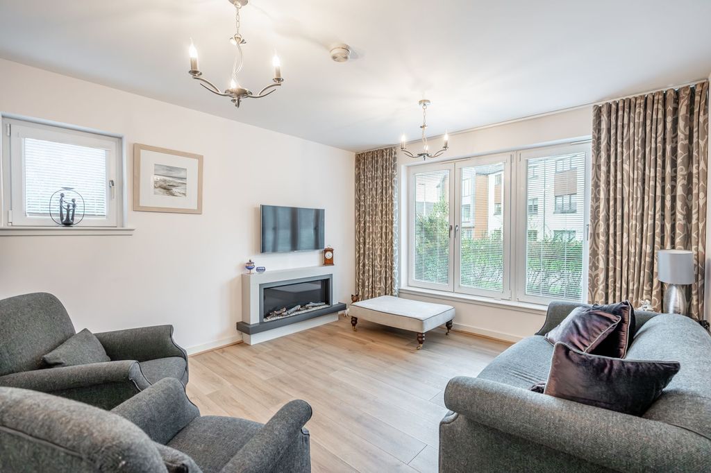 Property photo 2 of 23