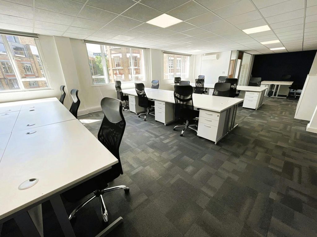 Property photo 2 of 14 Suite 31 64 Great Eastern Street London Ec2A 3Qr  Internal.Jpeg