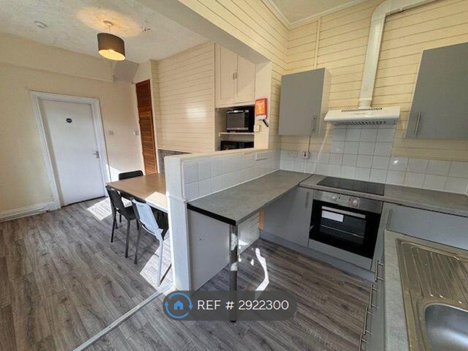 Property photo 3 of 18