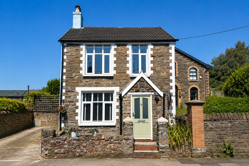 3 bed detached house for saleQueen Street, Cardiff CF15