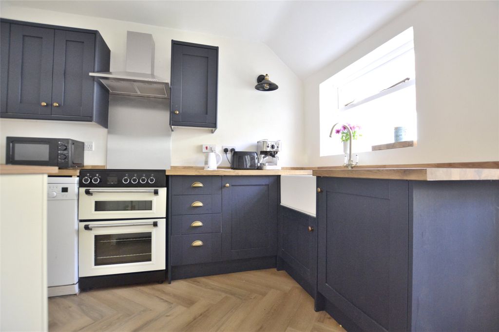 Property photo 2 of 16 Kitchen