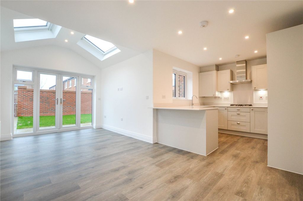 Property photo 2 of 17 Kitchen/Dining Area