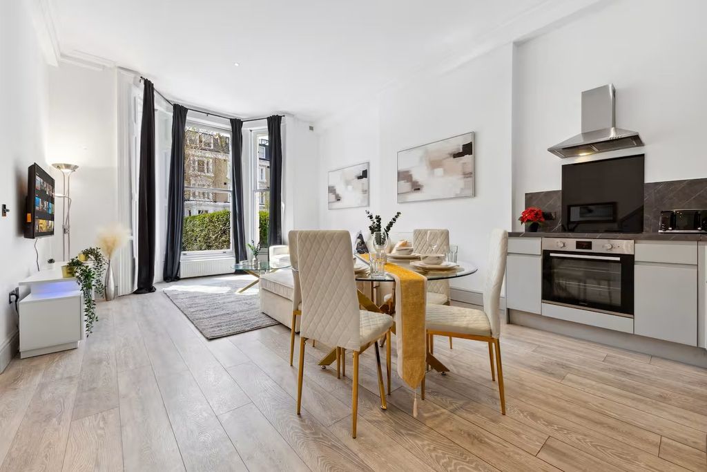 Property photo 2 of 28 Picture No. 33