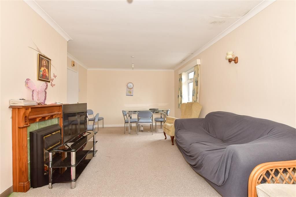 Property photo 3 of 7 Lounge/Diner