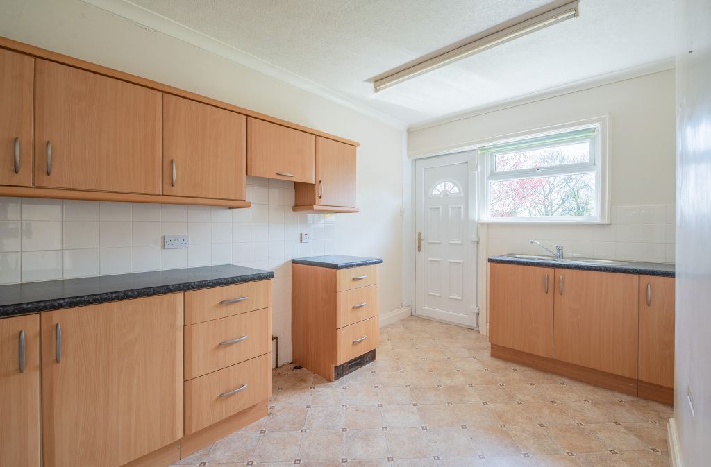 Property photo 3 of 21 Dining Kitchen