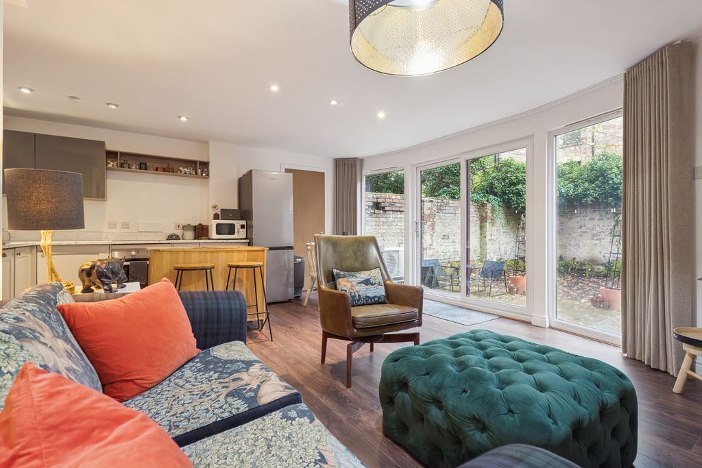 Property photo 2 of 23 2