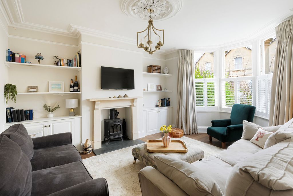 Property photo 3 of 16 Sitting Room