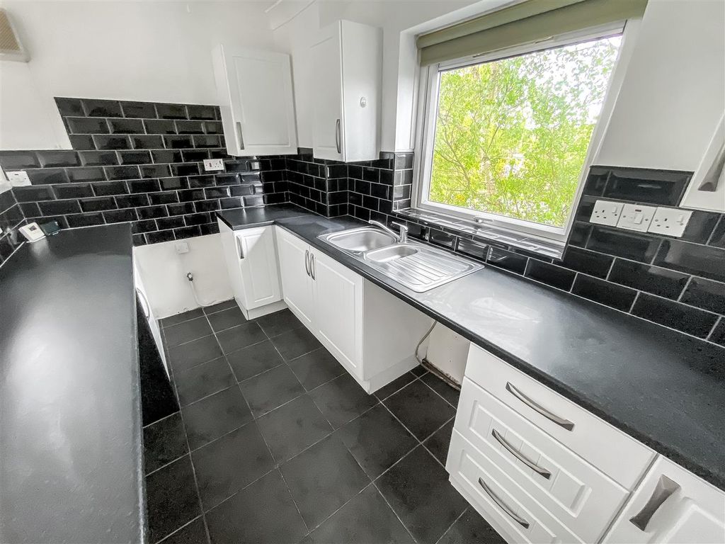 Property photo 3 of 8 Kitchen.Jpg