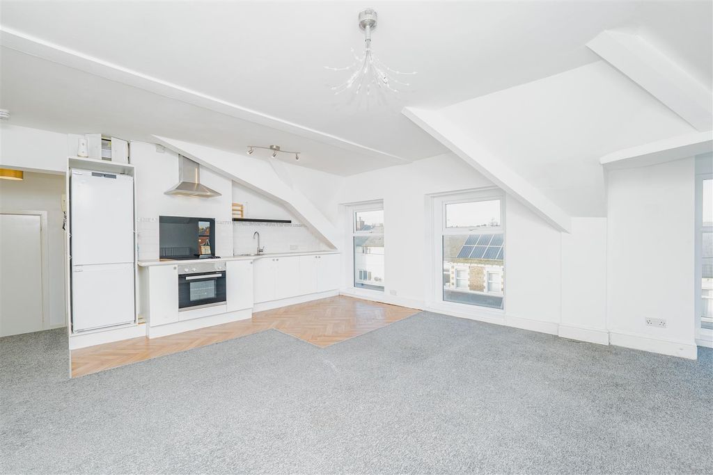 Property photo 3 of 15 P1409187.Jpg