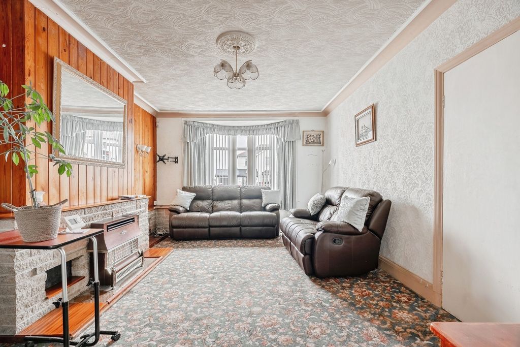 Property photo 2 of 19 Pbox-Img.Jpg