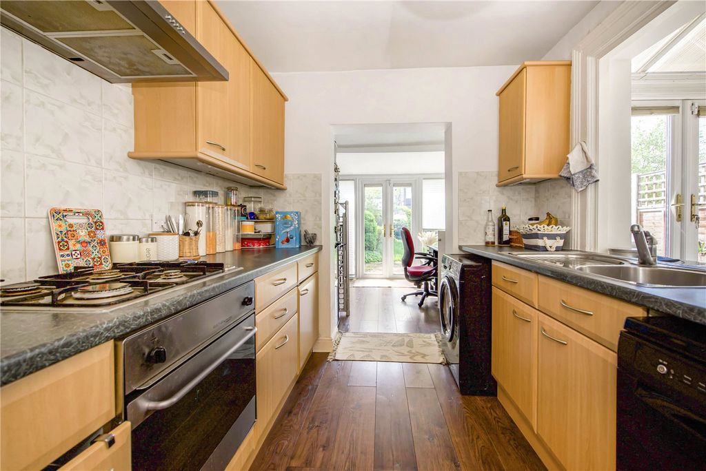 Property photo 3 of 11 Kitchen