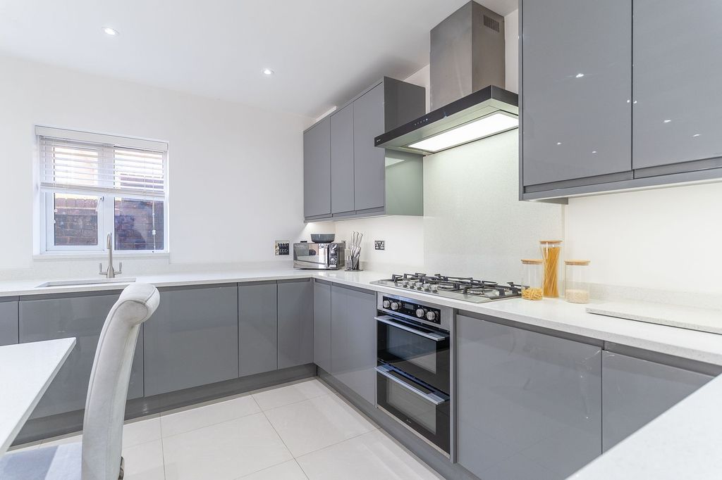 Property photo 3 of 25