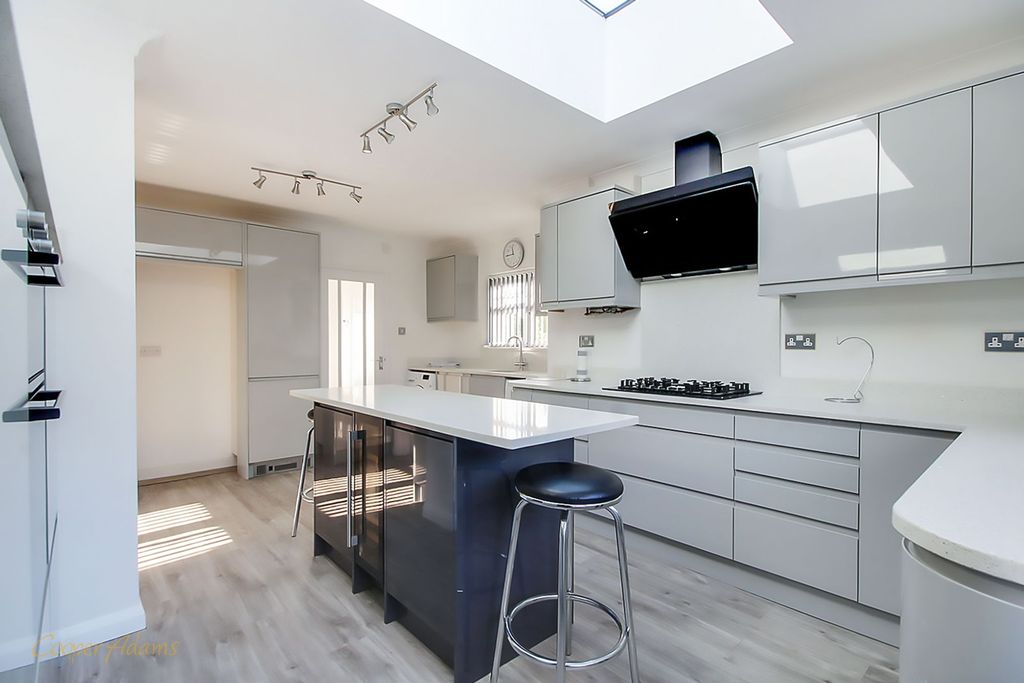 Property photo 3 of 15 Kitchen