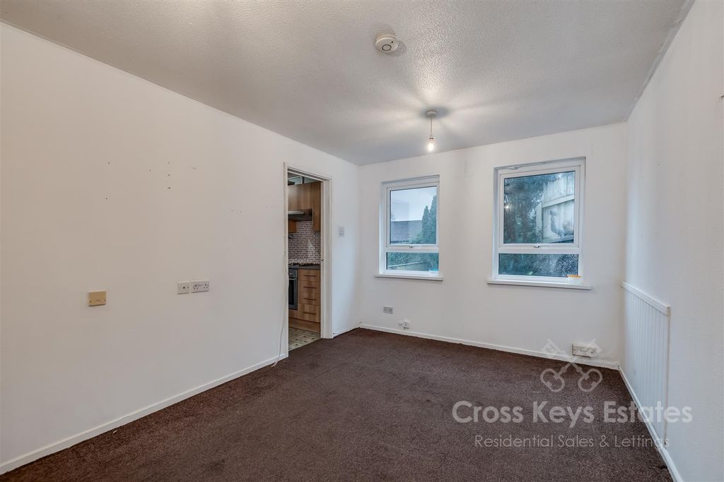 Property photo 3 of 11 Living / Bedroom