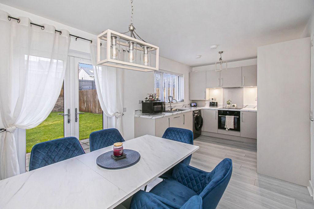 Property photo 3 of 28