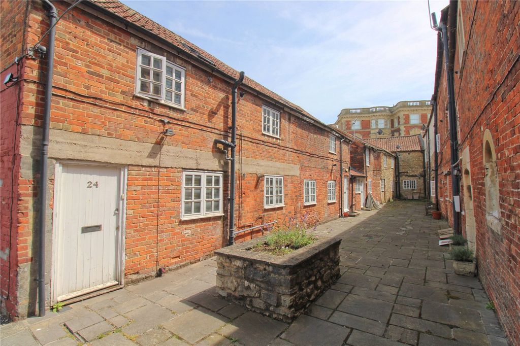 Property photo 1 of 10 Picture No. 02