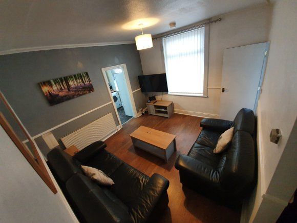 Property photo 1 of 16 Lounge