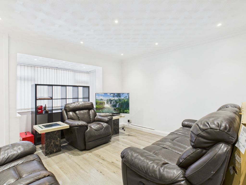 Property photo 2 of 16 Cam03729G0-Pr0192-Still006