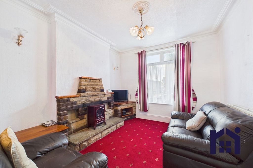 Property photo 2 of 10 Living Room