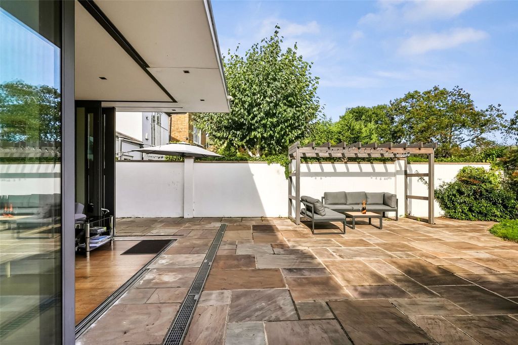 Property photo 2 of 15 Picture No. 24