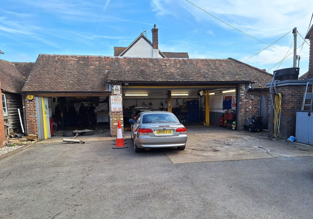 Property photo 1 of 4 Chandlers Garage Elstead