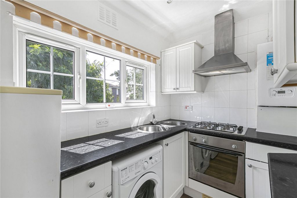 Property photo 3 of 19 Kitchen