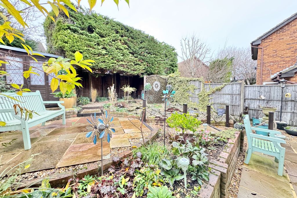 Property photo 2 of 17 Garden