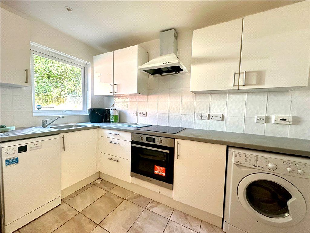 Property photo 2 of 9 Kitchen