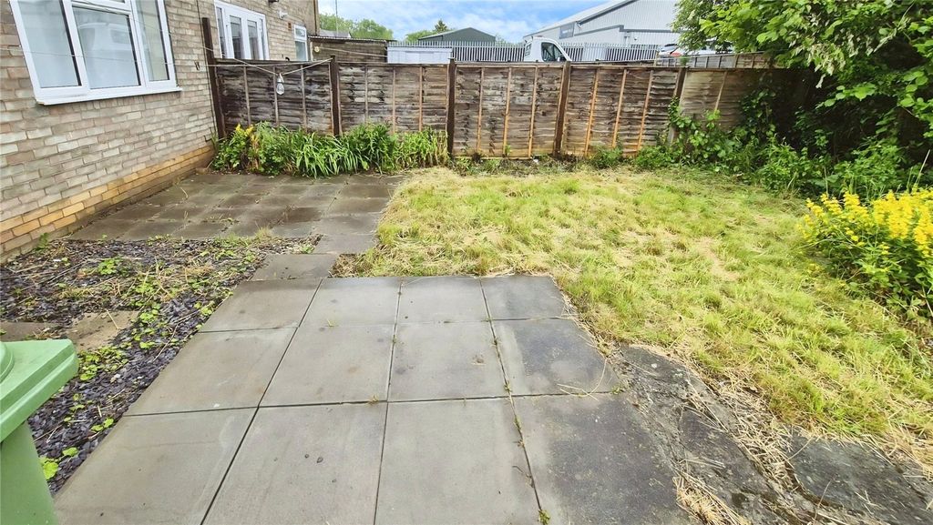 Property photo 2 of 9 Garden