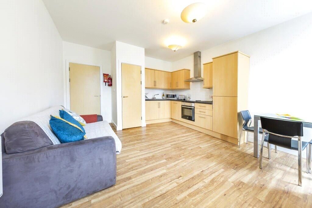 Property photo 1 of 13 Bright And Modern Open-Plan Living Space With A Co...