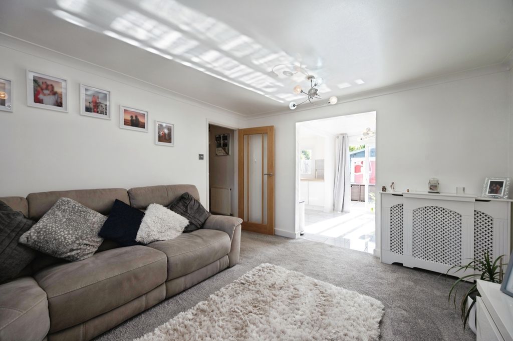 Property photo 3 of 21 Pbox-Img.Jpg