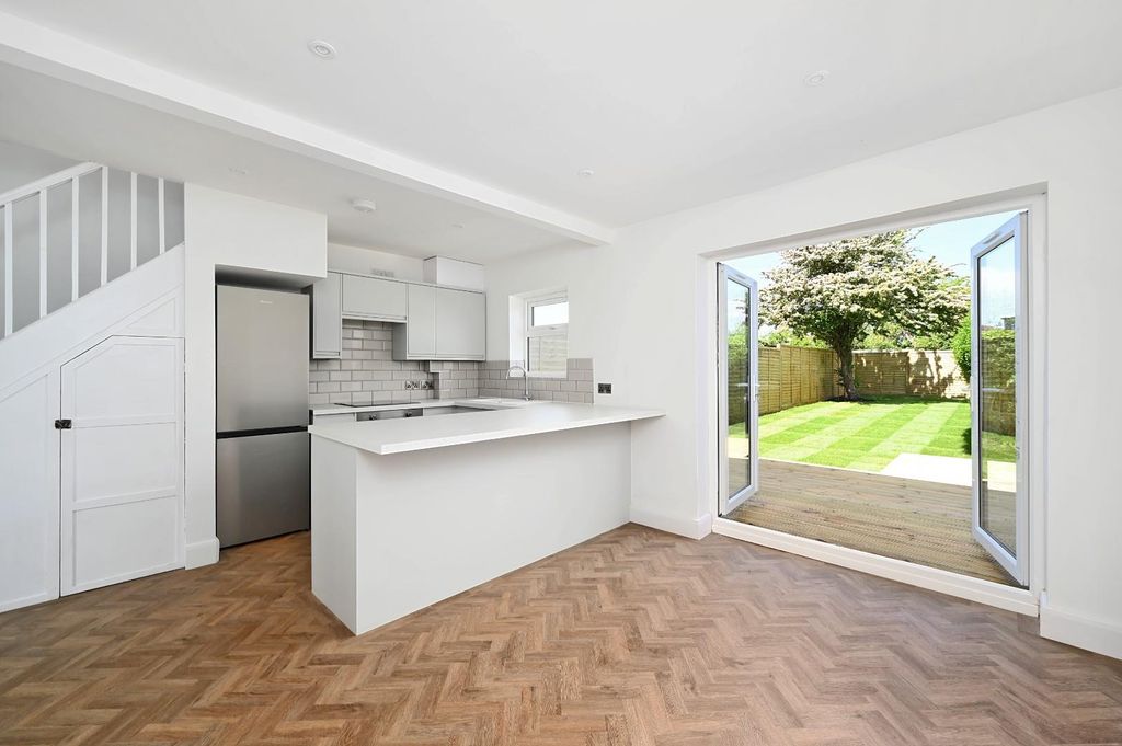 Property photo 1 of 25 10 Belvedere av Bn15 (2).Jpg