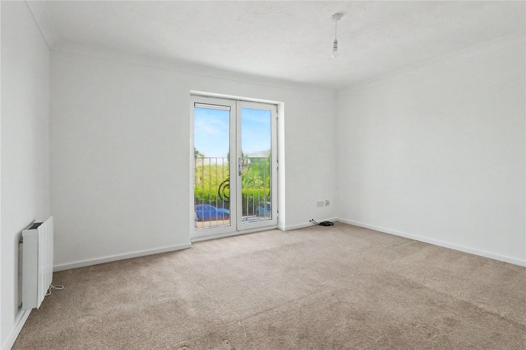 Property photo 2 of 9 Living / Dining Room