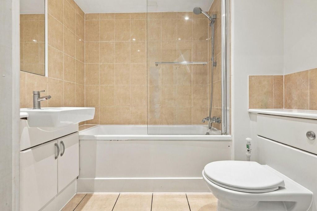 Property photo 3 of 25 Bathroom
