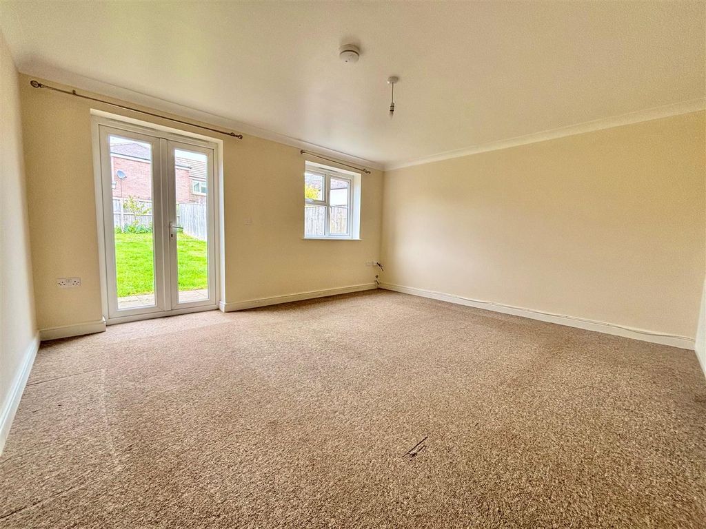 Property photo 3 of 15 Living Room