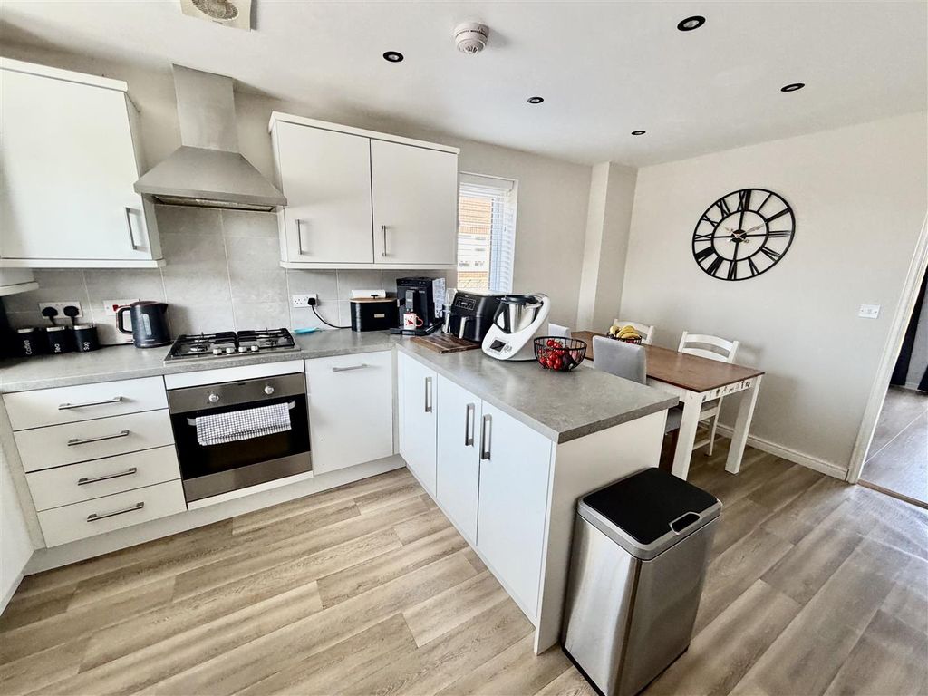 Property photo 3 of 13 Kitchen Diner