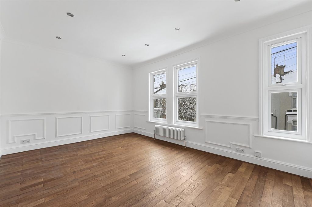 Property photo 3 of 8 3