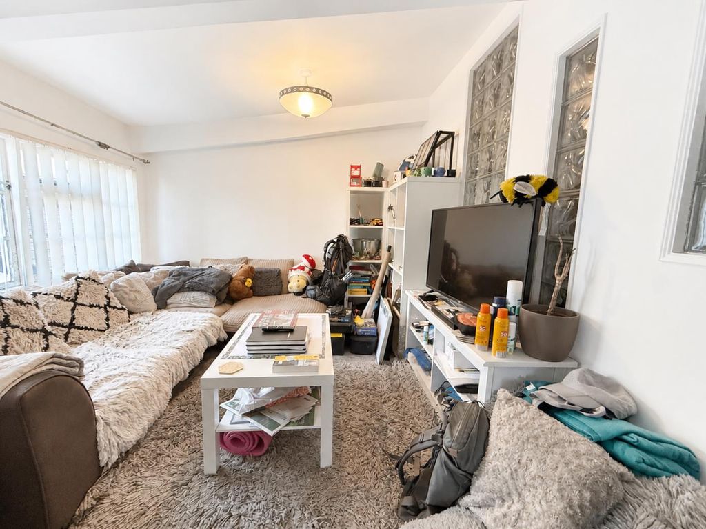 Property photo 2 of 6 A068Aebe-d4Af-40Fd-B0Cf-32E8755E8B68.Png