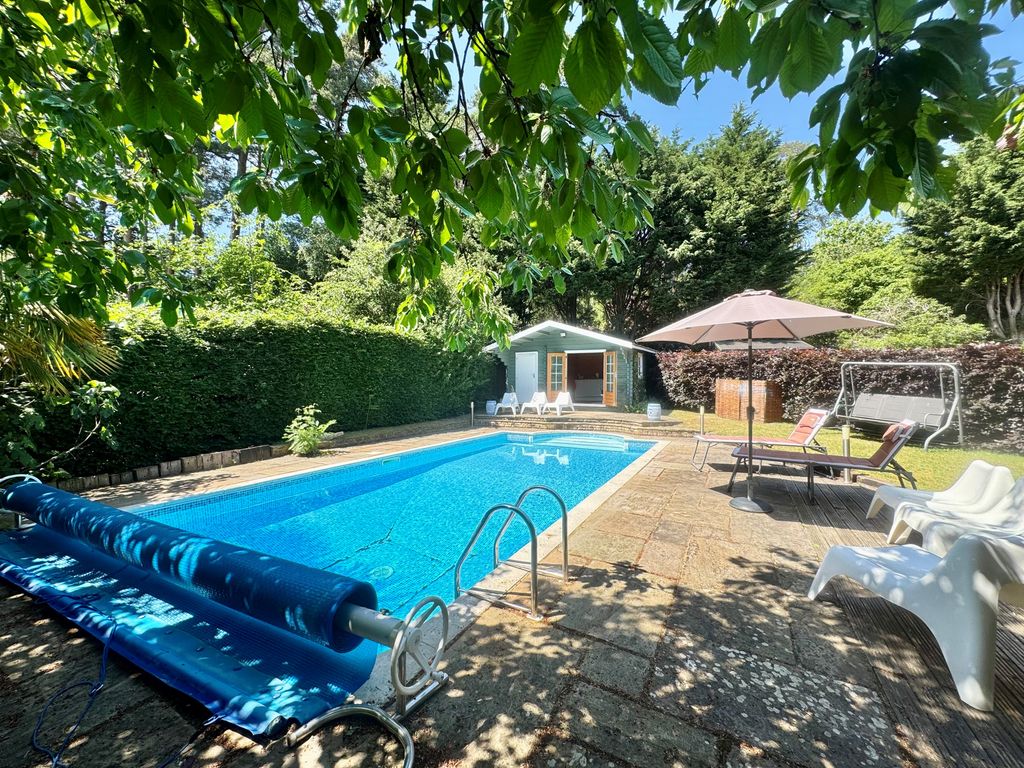 Property photo 3 of 33 Wayside House New Pool 1