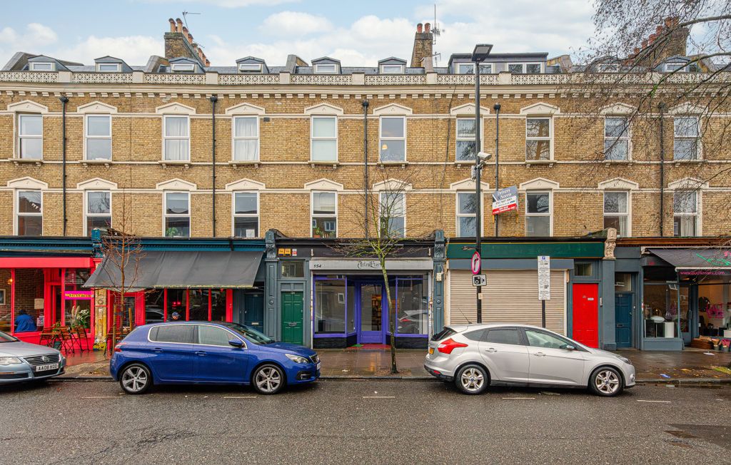 Property photo 2 of 10 Tollington Park 154-010