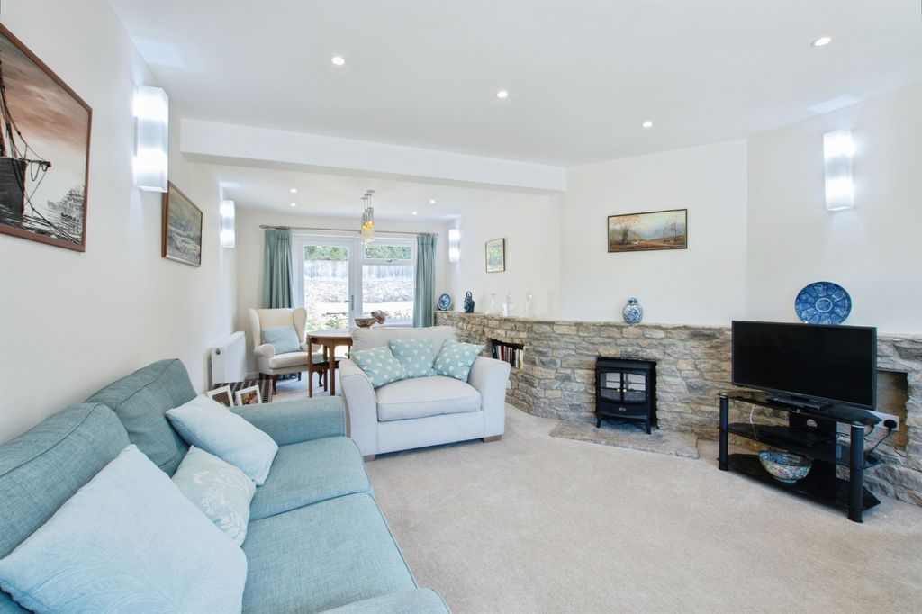 Property photo 3 of 25