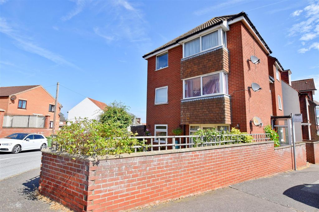 Property photo 1 of 9