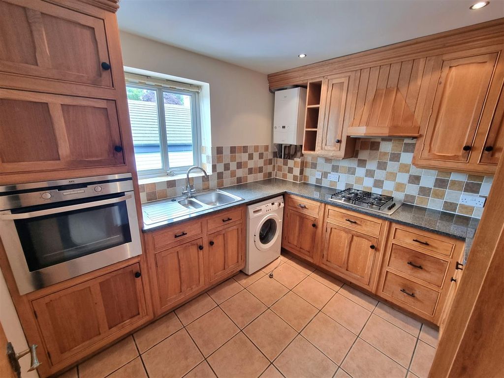 Property photo 3 of 11 Kitchen.Jpg