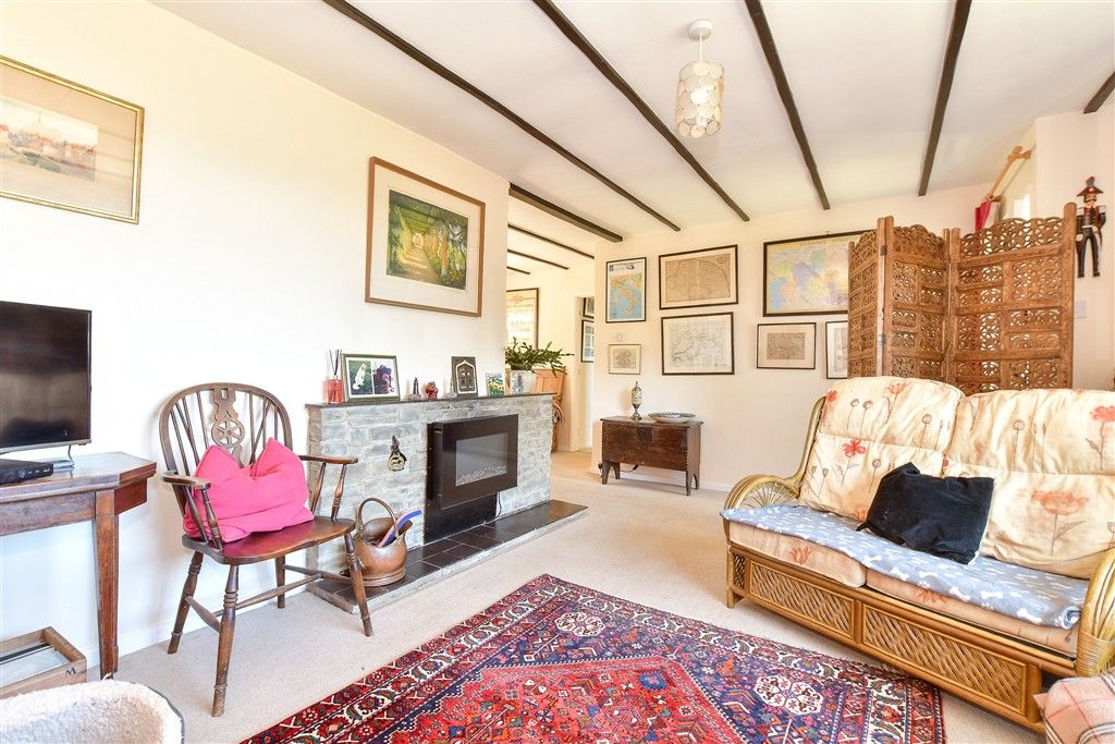 Property photo 3 of 18 Lounge