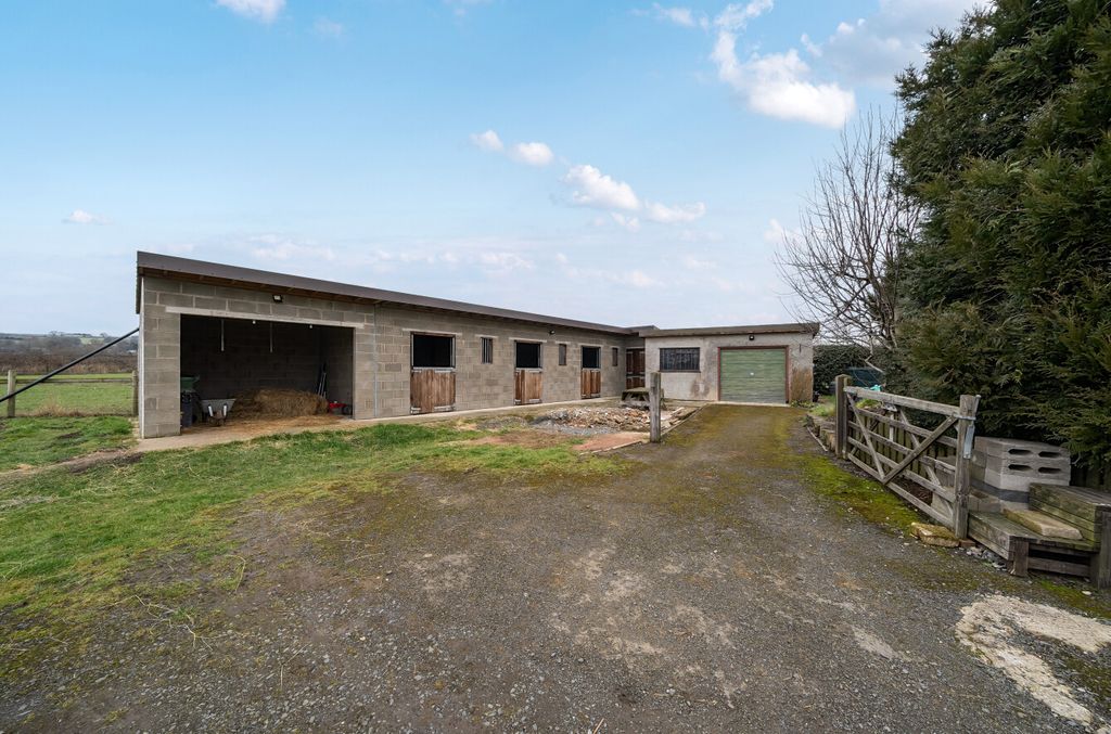 Property photo 2 of 23