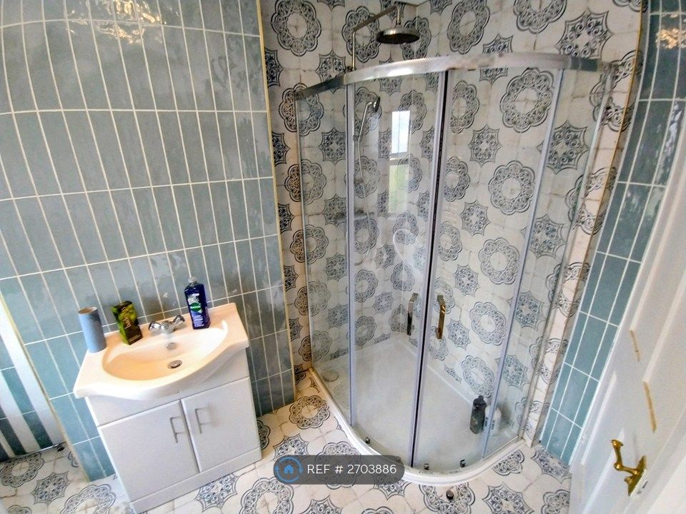 Property photo 3 of 11 Shower
