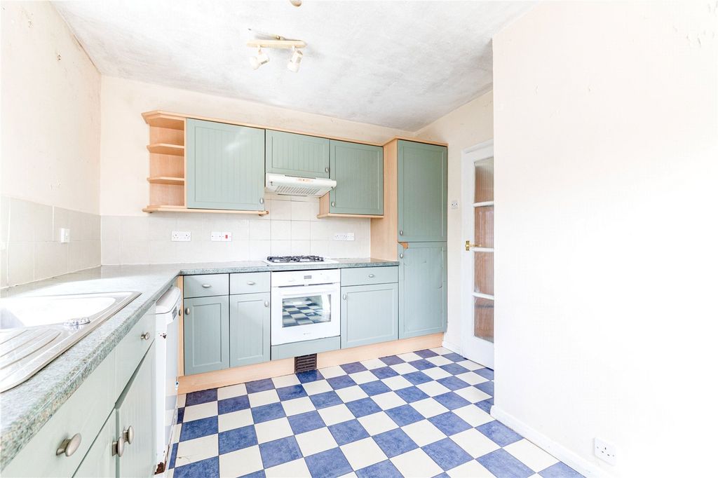 Property photo 2 of 12 Kitchen