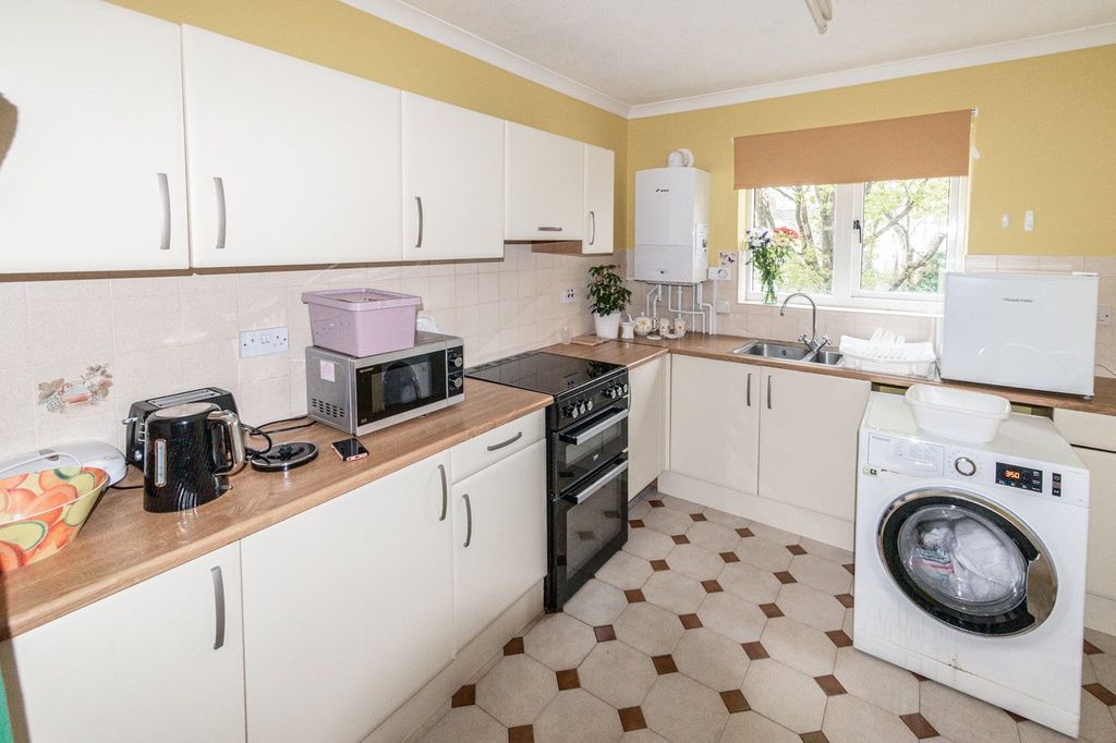 Property photo 2 of 8