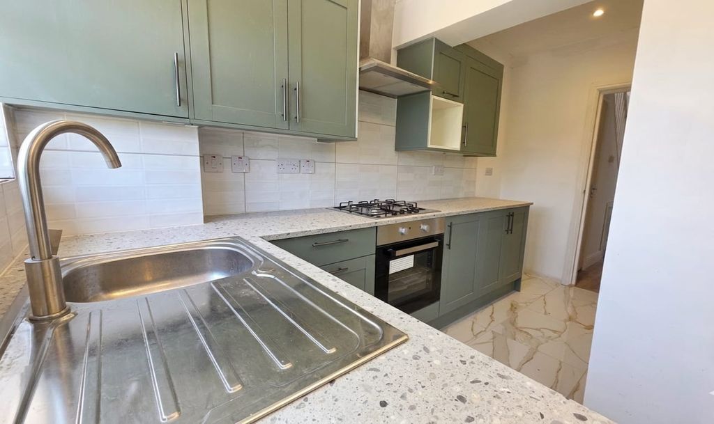 Property photo 1 of 8 3 Bed House  In Hornchurch