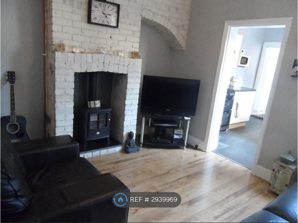Property photo 3 of 12 Lounge